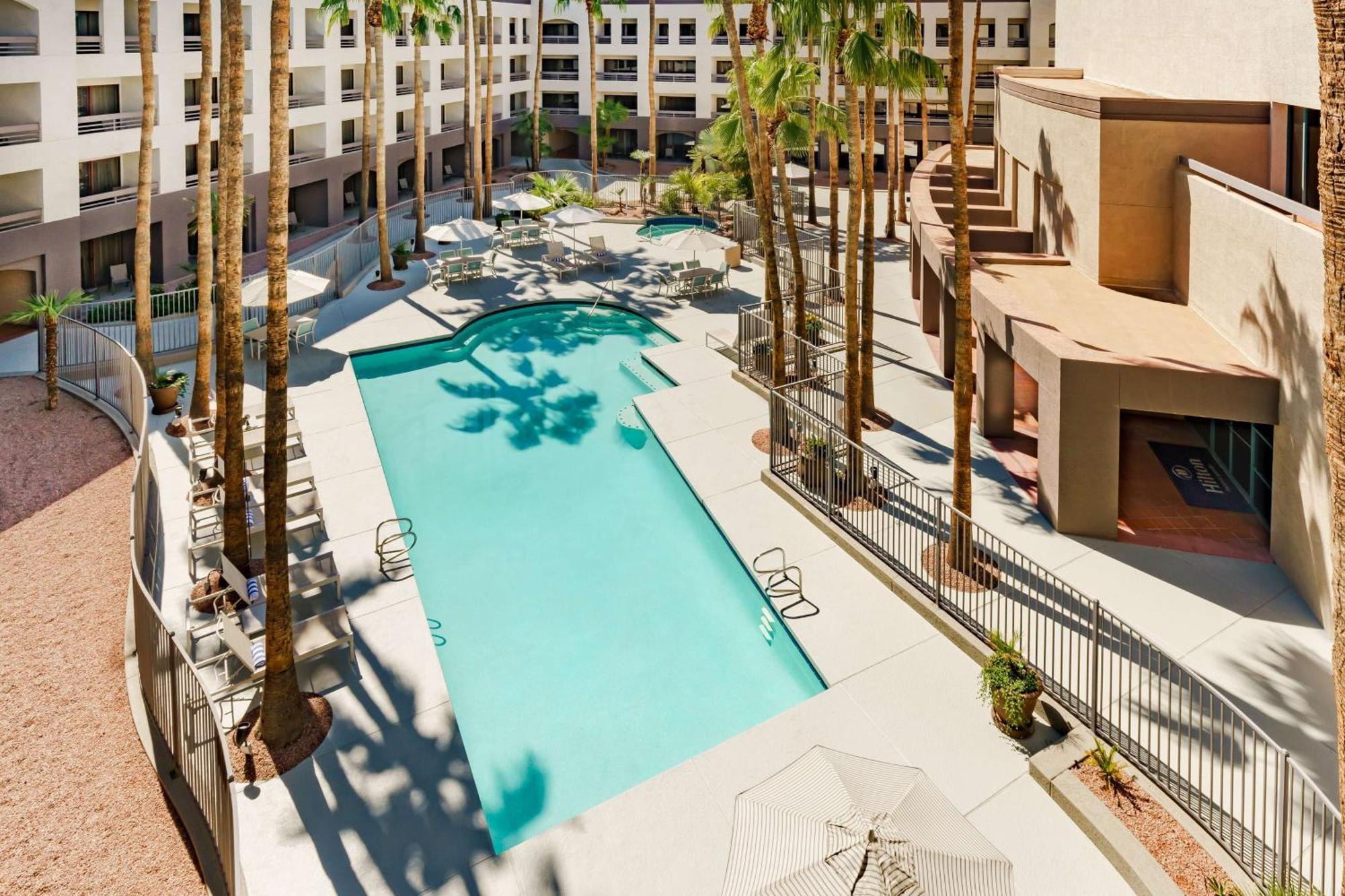 Hilton Phoenix Airport Exterior foto